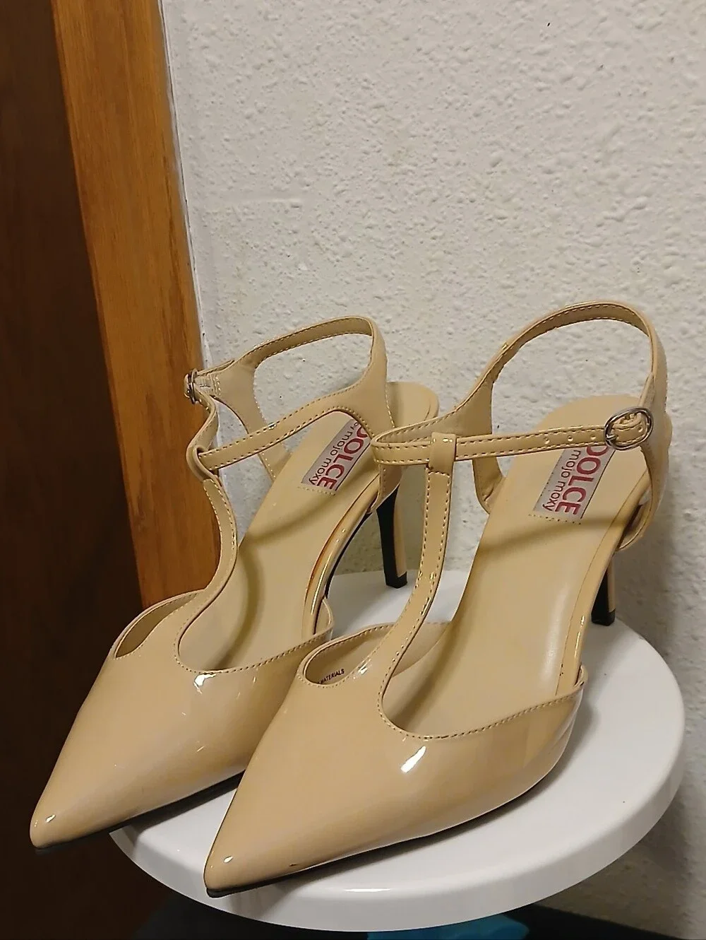 Dolce by Mojo Moxy Nude Patent T-Strap Pointed Toe Heels Size 9